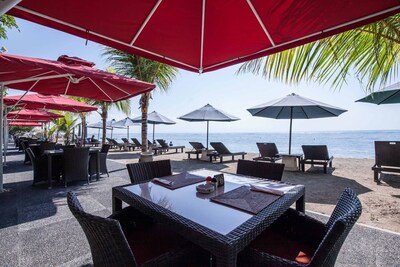 Shanti · 4BR Seaside Boutique Resort Buffet Breakfast Sanur
