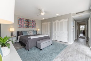 Master bedroom, 2 large closets