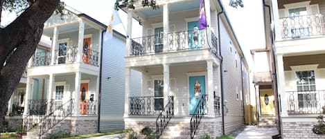 Beautiful New Construction with thoughtful décor for your perfect stay in New Orleans! Two blocks to the Canal Streetcar!