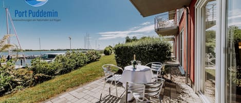 Terrasse - Blick auf die Marina