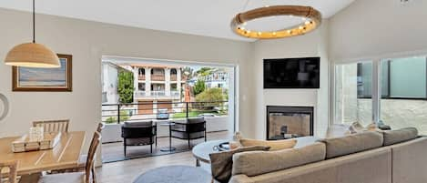 Family Room with balcony
