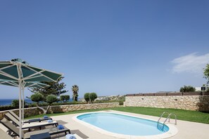 Private pool with Seaview