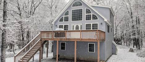 Welcome to the Nest at Brier Crest! HUGE Mountain Chalet with spectacular living space, beach/lake access, gameroom, firepit, and so much more :)