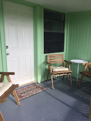 Exterior porch to enjoy the warm tropical breeze, outdoor grill
