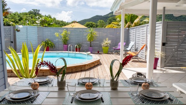 Outdoor dining
