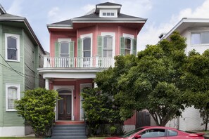 Welcome to the Pershing Suite! Take the Victorian side hall to your NOLA getaway