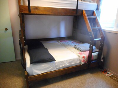 Nice Bunk Bed, walk to village center