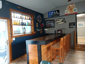 Bar and lounge room.