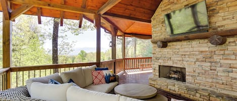 Ellijay Vacation Rental | 4BR | 3.5BA | 2,760 Sq Ft | Stairs Required