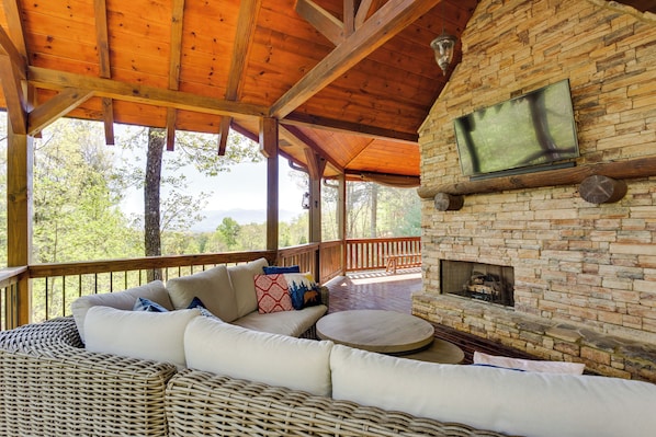 Ellijay Vacation Rental | 4BR | 3.5BA | 3,152 Sq Ft | Stairs Required