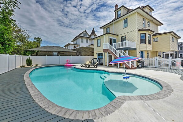 Wildwood Vacation Rental | 2 Units | 9 BR | 7.5 BA | 4,600 Sq Ft