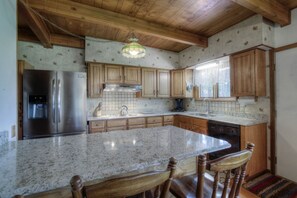 plenty of cooking area in the kitchen