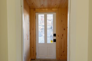 Kitchen Foyer