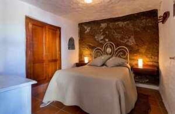 Bed,Photo of the whole room
