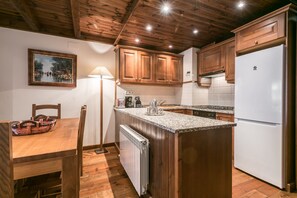 Nice kitchenette in the Marimanha apartment in Val de Ruda