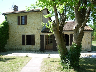Maison de Medoc-Restored country house, 4 people, 2 terraces, 2200sqm meadow