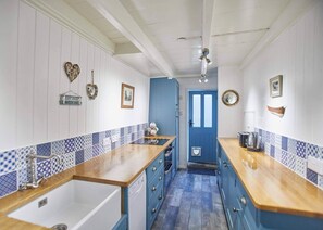 Gull's Haven Cottage, Staithes - Host & Stay