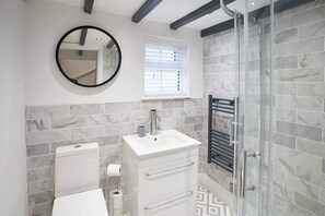 Burns Yard Apartment, Whitby - Host & Stay