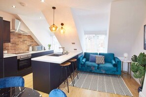 Burns Yard Apartment, Whitby - Host & Stay