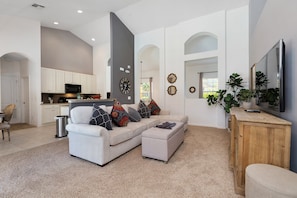 10_Comfortable_living_area_0721.jpg
