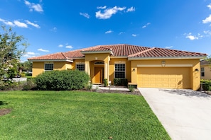 01_Front_of_home_0721.jpg