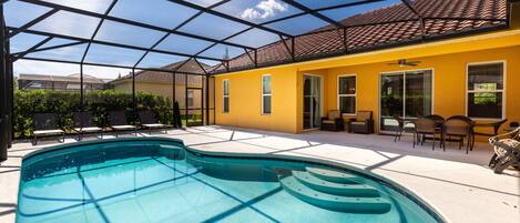 26_Pool_with_covered_lanai_0721.jpg