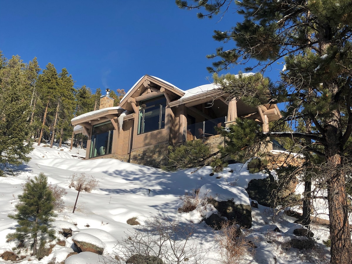 Upscale Mountain Cabin, great view, drive to Denver or Boulder or Nederland