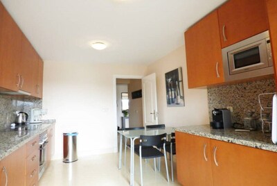 CLHR - Beautiful, spacious Apt. with great terrace