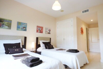 CLHR - Beautiful, spacious Apt. with great terrace