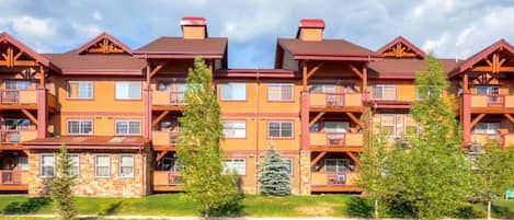 Steamboat Dream Vacation - 1 Bedroom Studio - Five Minute Gondola to Steamboat Ski Resort