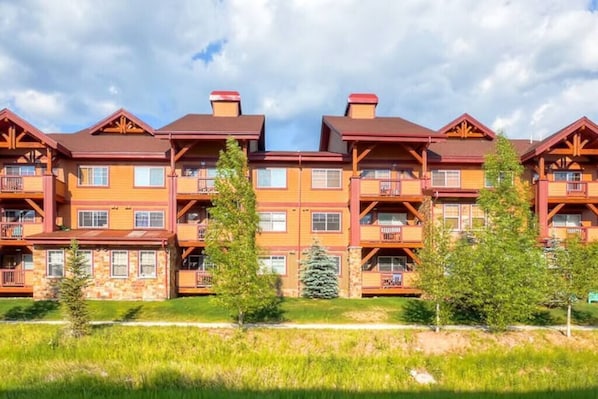 Steamboat Dream Vacation - 1 Bedroom Studio - Five Minute Gondola to Steamboat Ski Resort