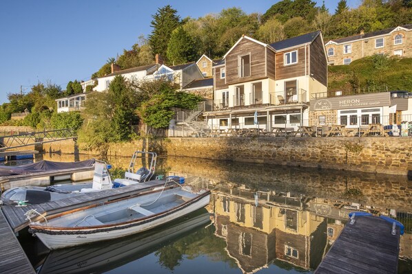 Welcome to Waterfront House in Malpas, Cornwall!