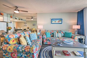 Living Room | Queen Sleeper Sofa w/ Memory Foam Mattress