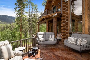 1.2-Hilltop-Hideaway-Mountain-Village-Vacation-Rental-LR-Deck3