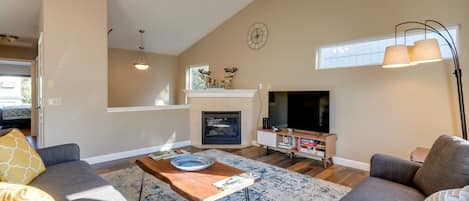 Anchorage Vacation Rental | 3BR | 2BA | 1,750 Sq Ft | Stairs to Access