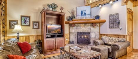 Pigeon Forge Cabin "Another Day Inn Bearadise" - Living room with seasonal gas fireplace