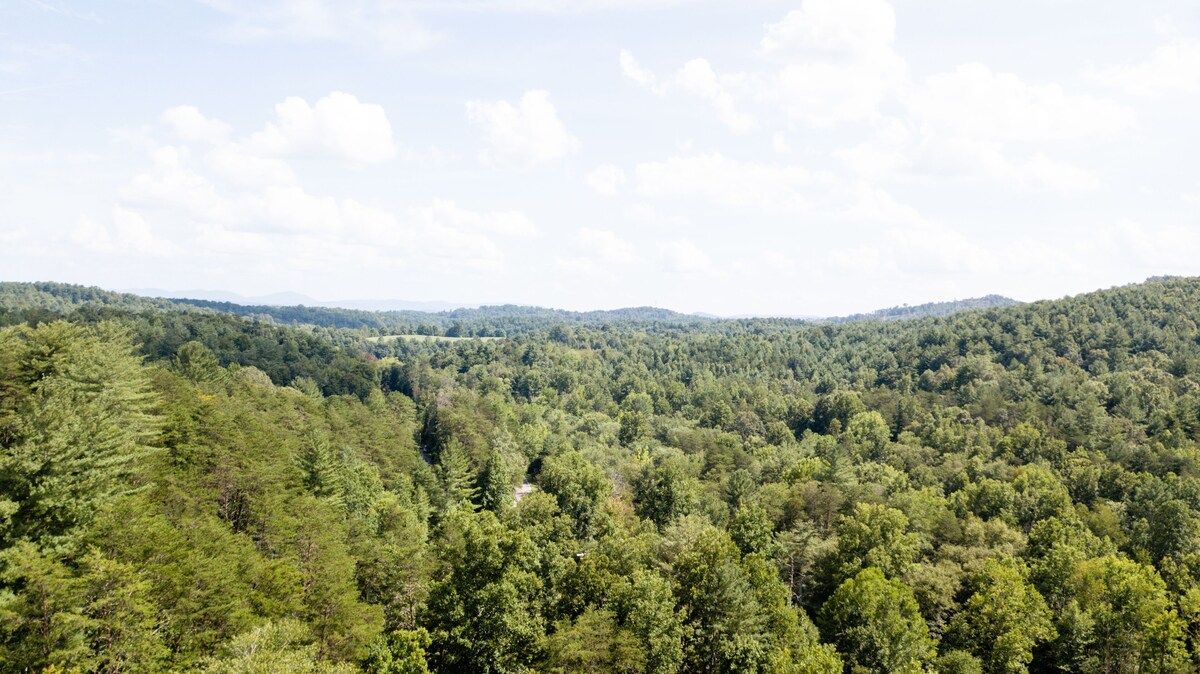 Enchanted Mountain Cottage Escape Near BRP/Boone w/ Trail, Stream, and Breakfast
