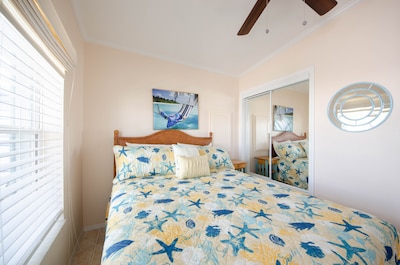  OCEAN PARADISE AT VENTURE OUT + 4 BIKES & 2-2 PERSON KAYAKS! KING & QUEEN BEDS!