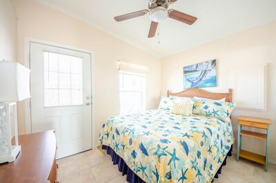  OCEAN PARADISE AT VENTURE OUT + 4 BIKES & 2-2 PERSON KAYAKS! KING & QUEEN BEDS!