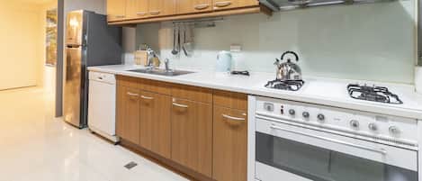 Fully Equipped Kitchen:
• Cooking & Dining Essentials
• Dishwasher