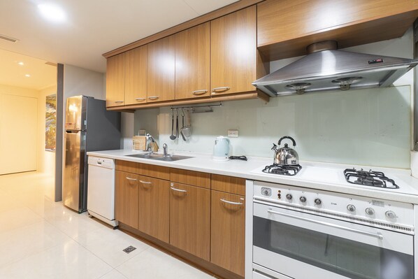 Fully Equipped Kitchen:
• Cooking & Dining Essentials
• Dishwasher