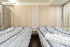 Bedroom 2:
• 2 Double Beds
• Closet
• Natural Lighting