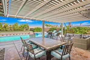 Outdoor Dining for Eight!