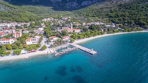 Der kleine Ort am Meer, mit dem Namen Zaostrog 