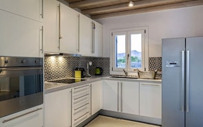 1st floor kitchen area