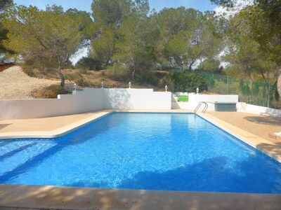 Fab Beach Villa with large pool & garden 10 minute walk  to the beach 