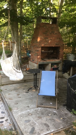 Outdoor patio with wood burning fireplace/ bbq