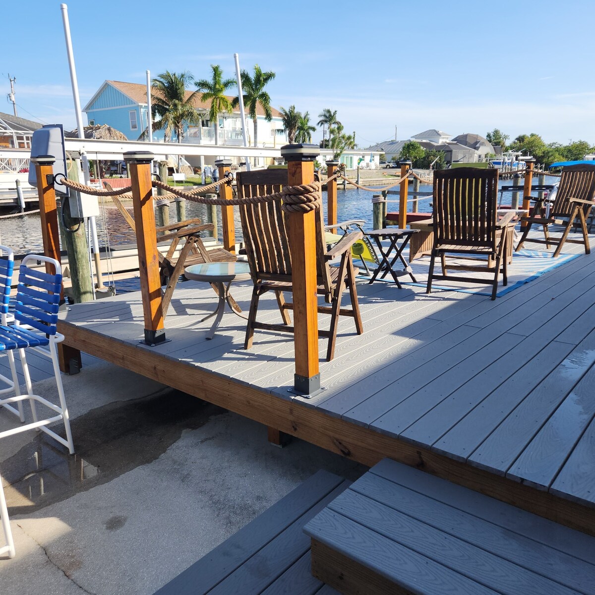 Beautiful Matlacha Isles direct access waterfront home with dock, lift and deck