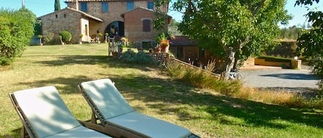 Casa Cernano view of garden and parking