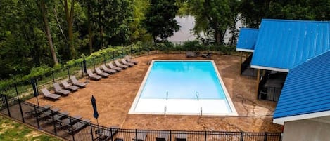 Seasonal Outdoor Swimming Pool - Shared Space